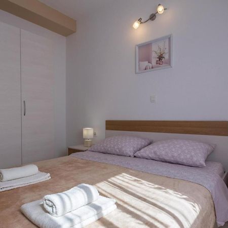 1 Bedroom Lovely Apartment In Komarna Клек Экстерьер фото