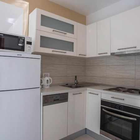 1 Bedroom Lovely Apartment In Komarna Клек Экстерьер фото